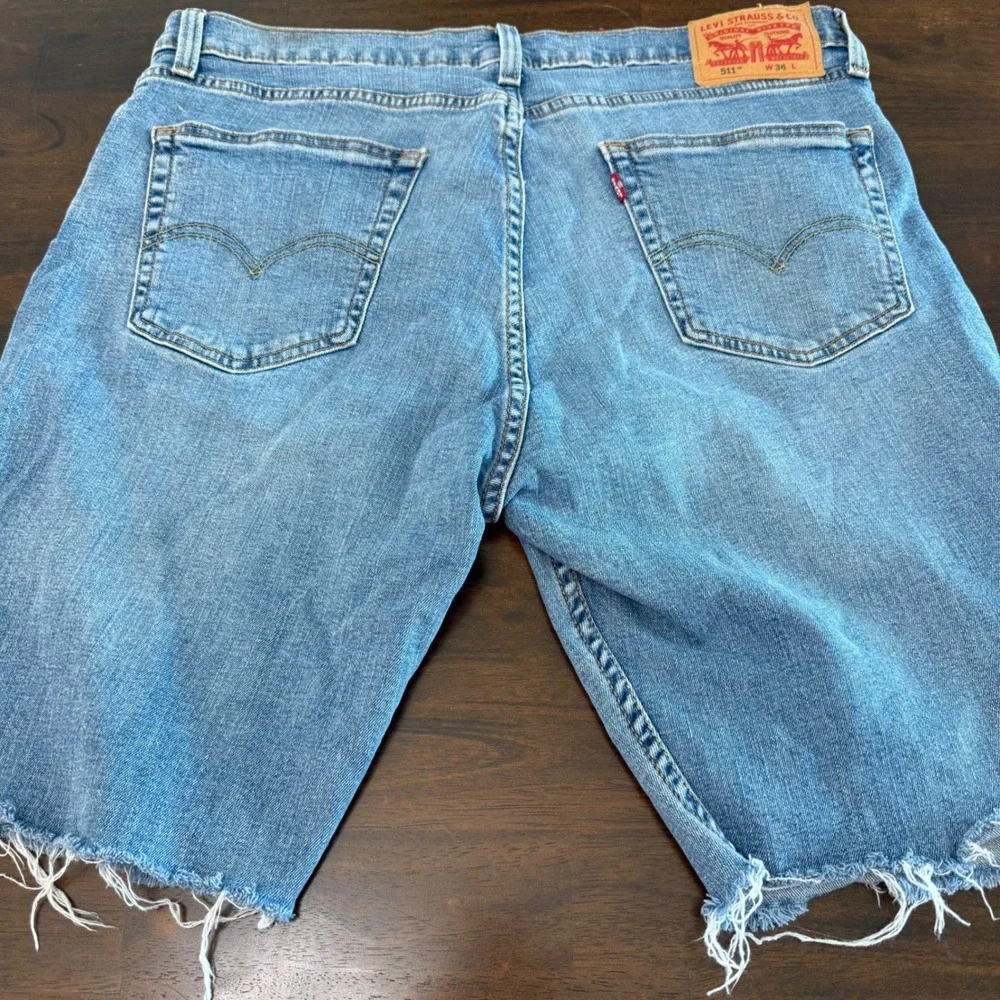 Levis 511 Slim Fit Cut Off Denim Shorts Mens 36 Light Wash Blue Raw Hem Jorts